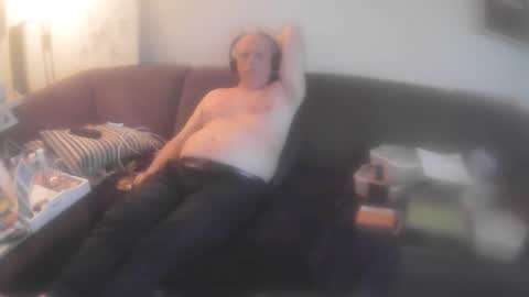 Snapshot of eric204 chatting on 03/23/26, 01:04 Eric online show from 03/23/26, 01:04