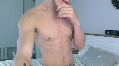 Snapshot of eric_crush chatting on 12/20/24, 03:36 Eric Crush online show from 12/20/24, 03:36