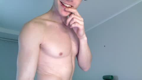 Snapshot of eric_crush chatting on 01/06/25, 03:42 Eric Crush online show from 01/06/25, 03:42