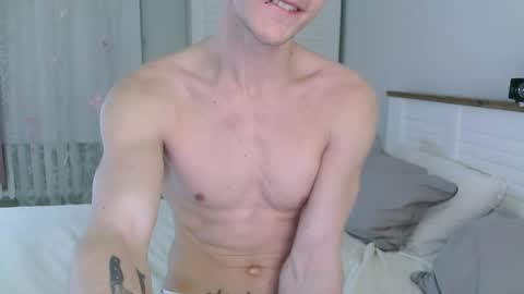 Snapshot of eric_crush chatting on 02/15/25, 03:42 Eric Crush online show from 02/15/25, 03:42
