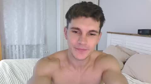 Snapshot of eric_crush chatting on 09/17/25, 04:14 Eric Crush online show from 09/17/25, 04:14