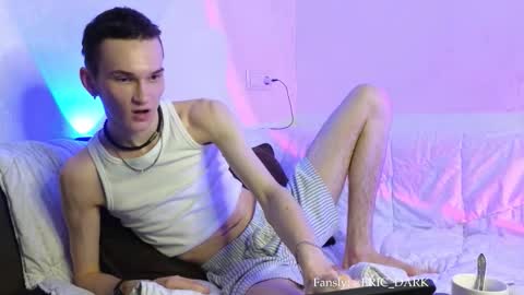 Snapshot of eric_dark chatting on 09/14/25, 06:29 Eric online show from 09/14/25, 06:29