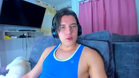 eric_twink18 online show from 01/20/25, 04:43