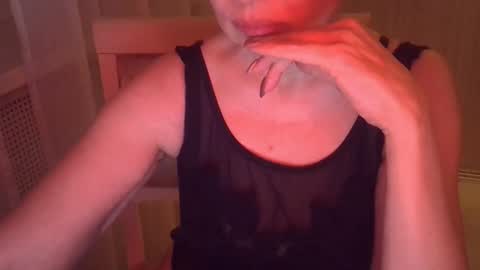 Snapshot of erica_lynn chatting on 04/15/26, 07:58 erica_lynn online show from 04/15/26, 07:58