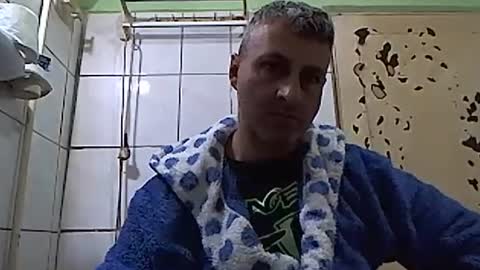 Snapshot of ericboy32 chatting on 01/14/25, 06:49 eric online show from 01/14/25, 06:49