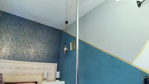   online show from 10/11/25, 04:44