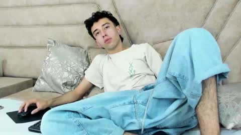 Snapshot of erickblaze_wm chatting on 03/03/25, 04:35 Erick online show from 03/03/25, 04:35