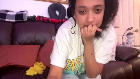 Snapshot of erik339102554 chatting on 12/24/24, 03:37 Lea  Erik online show from 12/24/24, 03:37