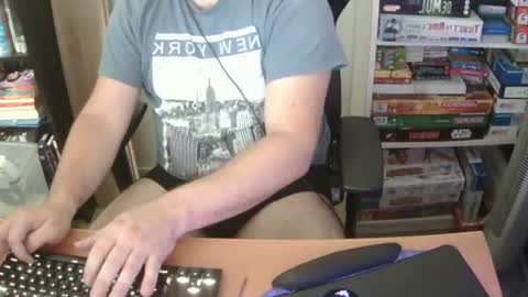 Snapshot of erik_dapper chatting on 06/26/26, 04:44 Erik Dapper online show from 06/26/26, 04:44