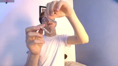 Snapshot of erik_golden_ chatting on 05/08/26, 08:58 I am Erik online show from 05/08/26, 08:58