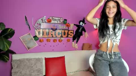 Snapshot of erika1717 chatting on 10/30/25, 03:02 erika1717 online show from 10/30/25, 03:02