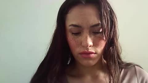 Erika online show from 11/06/25, 06:09