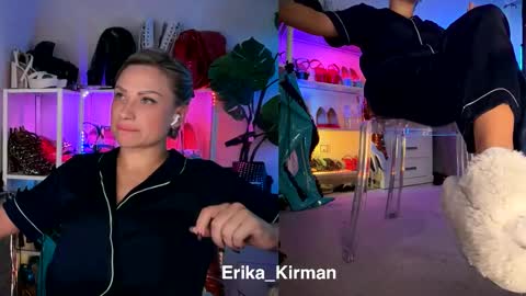Snapshot of erika_kirman chatting on 11/11/25, 10:04 Erika online show from 11/11/25, 10:04