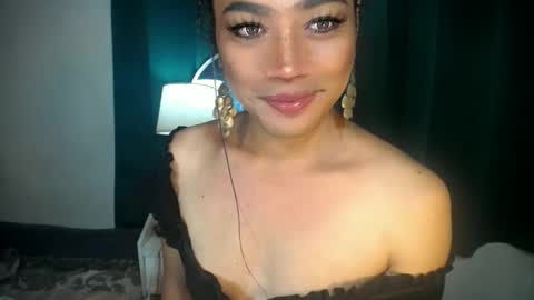 Snapshot of erika_madrigal chatting on 10/13/25, 09:04 erika_madrigal online show from 10/13/25, 09:04