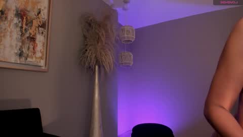 Erika Benz online show from 11/13/25, 12:26