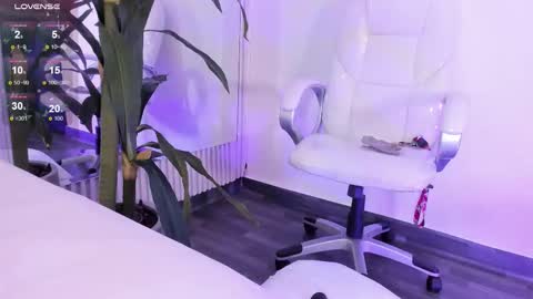 Eri  online show from 10/21/25, 08:20