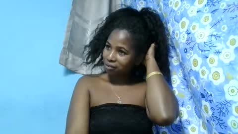 Snapshot of erisca19 chatting on 05/20/26, 02:12 Erisca19 online show from 05/20/26, 02:12