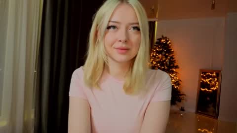 Snapshot of erlenbayer chatting on 02/26/26, 07:35 Chanel online show from 02/26/26, 07:35