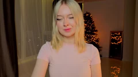 Snapshot of erlenbayer chatting on 02/28/26, 08:21 Chanel online show from 02/28/26, 08:21