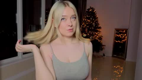 Snapshot of erlenbayer chatting on 03/03/26, 08:04 Chanel online show from 03/03/26, 08:04