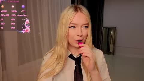 Snapshot of erlenbayer chatting on 03/15/26, 10:16 Chanel online show from 03/15/26, 10:16