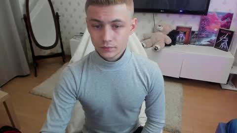 Snapshot of ermak_reborn chatting on 10/14/25, 12:44 Max online show from 10/14/25, 12:44