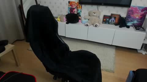 Max online show from 11/10/25, 11:04