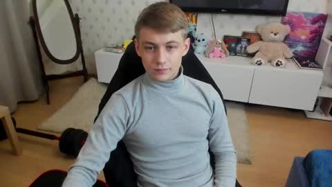 Max online show from 12/17/25, 04:18