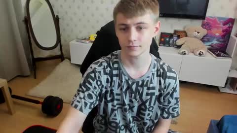 Max online show from 12/19/25, 06:53