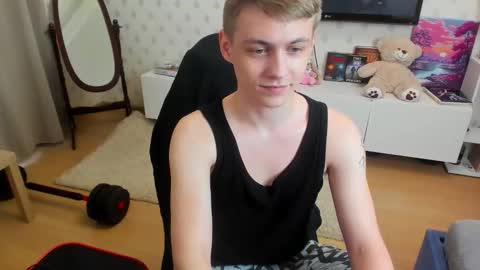 Max online show from 12/20/25, 10:44