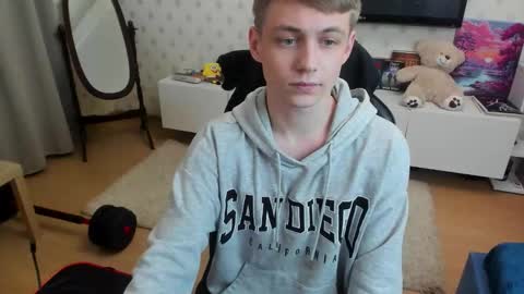 Max online show from 12/22/25, 10:07