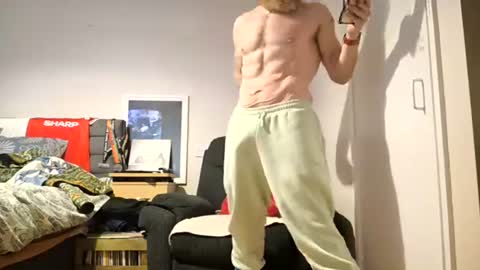 Snapshot of erniemac chatting on 11/18/25, 01:15 Ernie online show from 11/18/25, 01:15