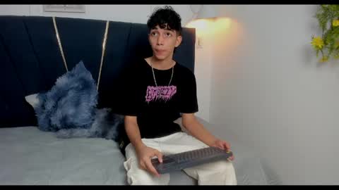 ero_boy40 online show from 05/19/26, 03:57