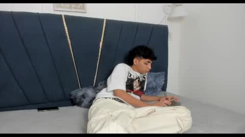 ero_boy40 online show from 05/20/26, 03:13