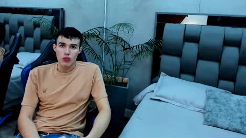 Eros Mancini online show from 12/20/25, 04:08