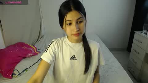 Snapshot of erosgirls_ chatting on 09/30/25, 03:33 erosgirls_ online show from 09/30/25, 03:33