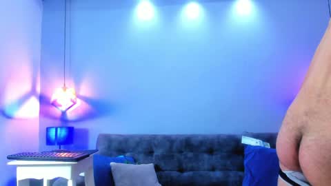 Snapshot of eross_santy chatting on 04/30/26, 09:41 Eross online show from 04/30/26, 09:41