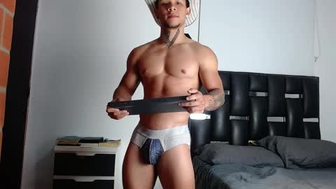 Snapshot of erosscott chatting on 04/18/26, 01:31 Eros online show from 04/18/26, 01:31