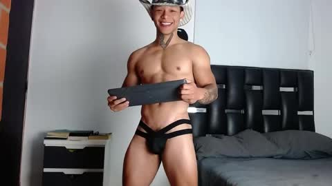 Snapshot of erosscott chatting on 04/22/26, 04:19 Eros online show from 04/22/26, 04:19