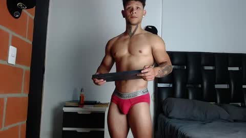 Snapshot of erosscott chatting on 05/06/26, 06:46 Eros online show from 05/06/26, 06:46