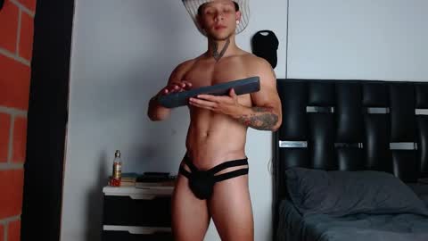 Snapshot of erosscott chatting on 05/11/26, 11:02 Eros online show from 05/11/26, 11:02