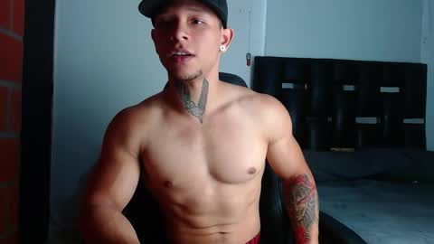 Snapshot of erosscott chatting on 05/15/26, 05:42 Eros online show from 05/15/26, 05:42