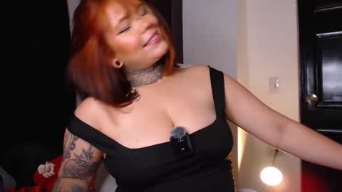 Snapshot of erothopia_ chatting on 12/17/25, 12:05 yhoa online show from 12/17/25, 12:05