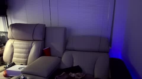 Snapshot of erotica_angel chatting on 09/10/25, 01:49 Nikki Erotica online show from 09/10/25, 01:49