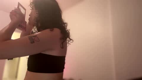 Snapshot of erotica_angel chatting on 09/14/25, 04:00 Nikki Erotica online show from 09/14/25, 04:00