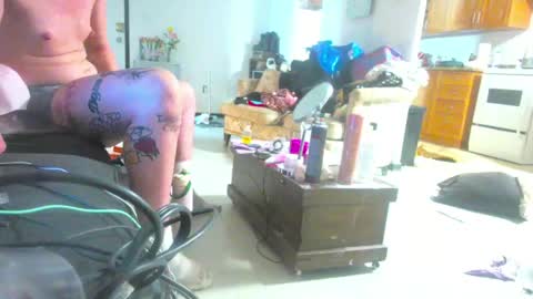 Snapshot of erotica_angel chatting on 06/05/26, 08:31 Nikki Erotica online show from 06/05/26, 08:31
