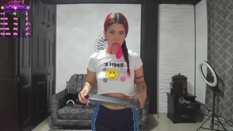 Snapshot of eroticazir chatting on 12/17/24, 06:42 Valentine online show from 12/17/24, 06:42