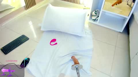 TINY  online show from 03/04/25, 03:55