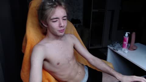 Snapshot of ervi_ chatting on 06/13/26, 10:51 ERV1II online show from 06/13/26, 10:51