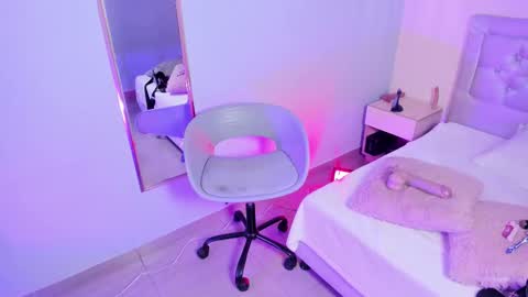 Escarlet online show from 11/21/25, 01:10